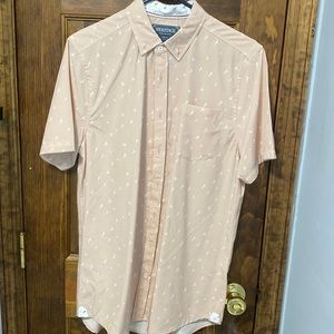 Medium Salmon colored button down short leave button down shirt